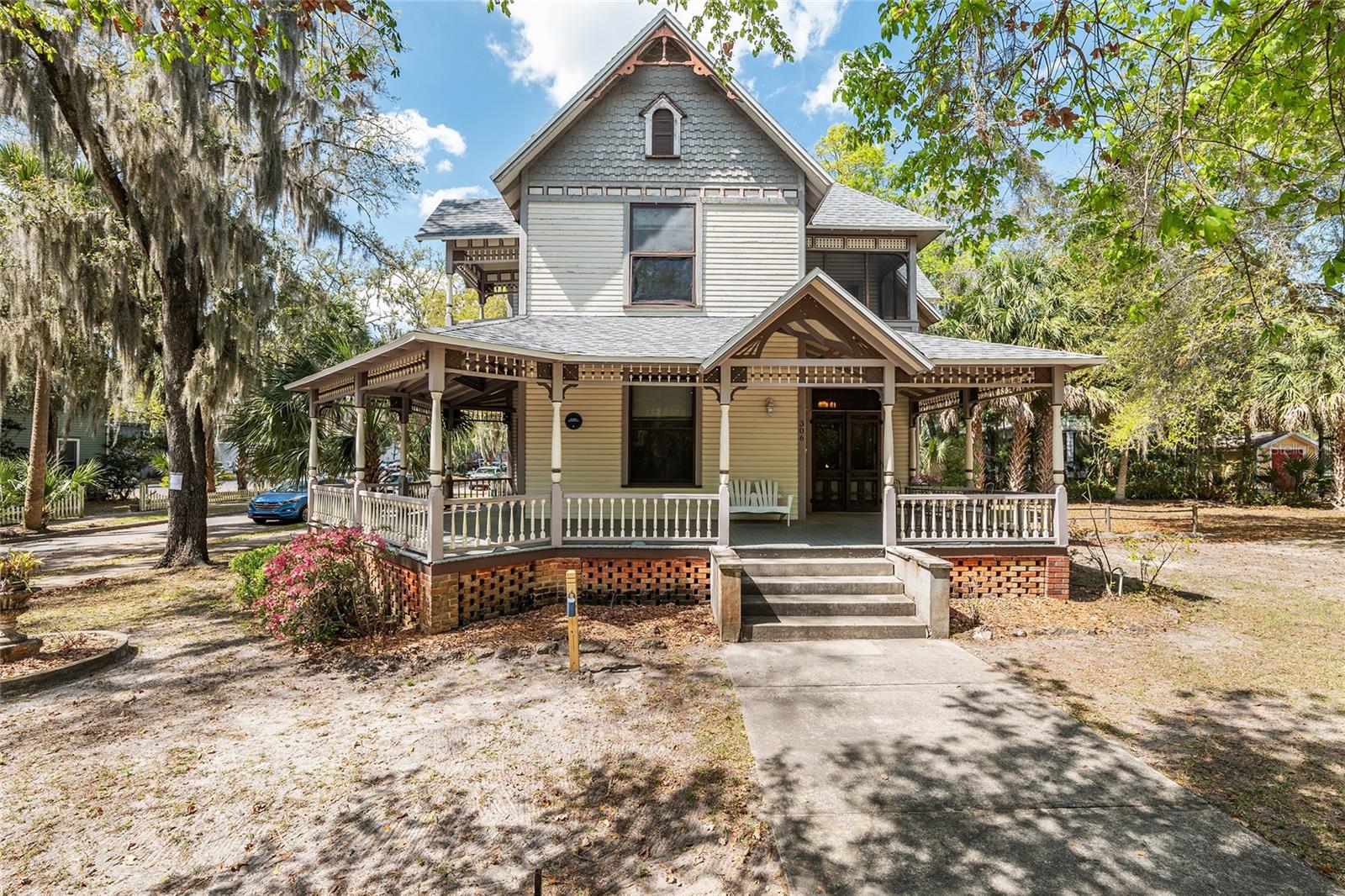 Single Family Residence in GAINESVILLE, FL - Daniel Dourado