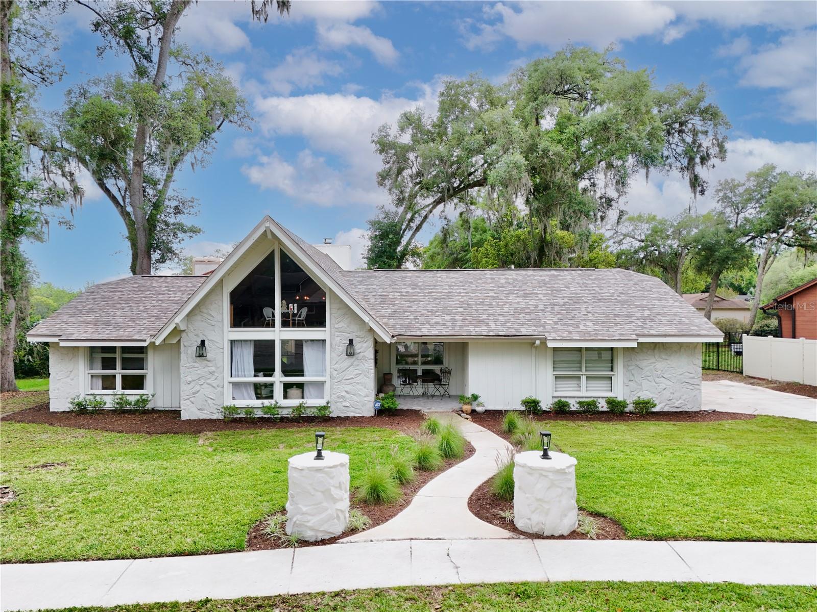 Single Family Residence in LONGWOOD, FL - Daniel Dourado
