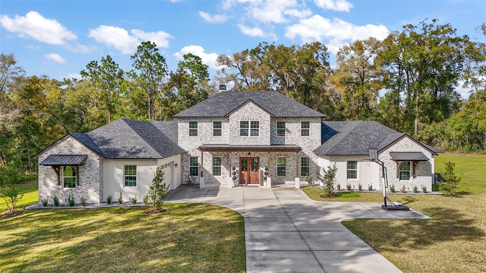 Single Family Residence in DELAND, FL - Daniel Dourado