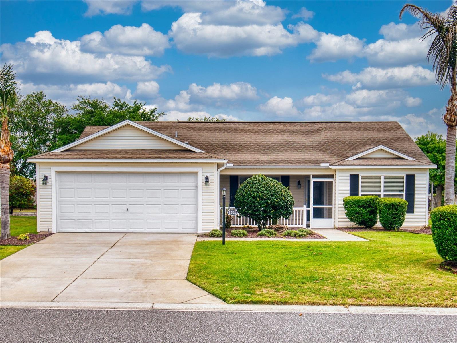 Single Family Residence in THE VILLAGES, FL - Daniel Dourado