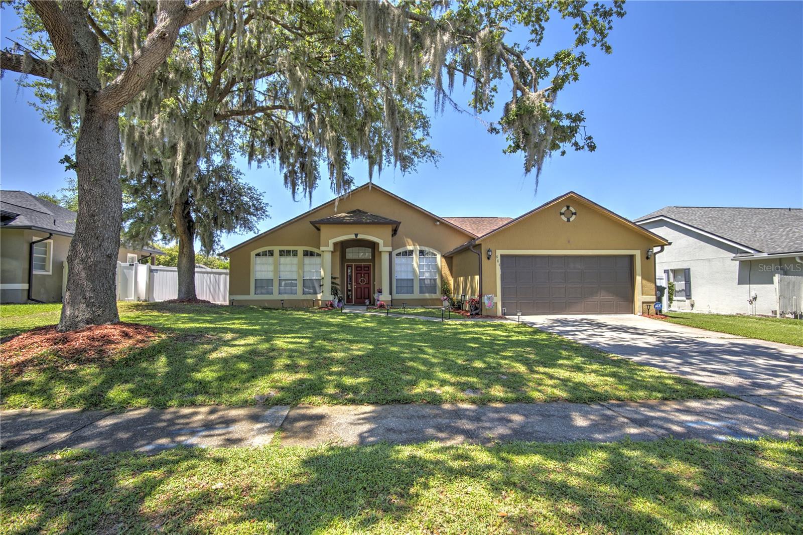 Single Family Residence em OVIEDO, FL - Daniel Dourado