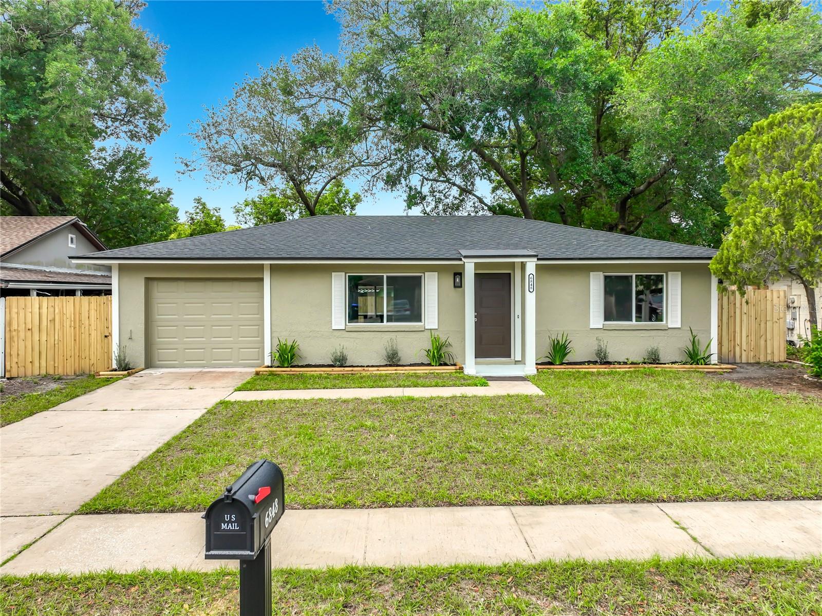Single Family Residence in ORLANDO, FL - Daniel Dourado