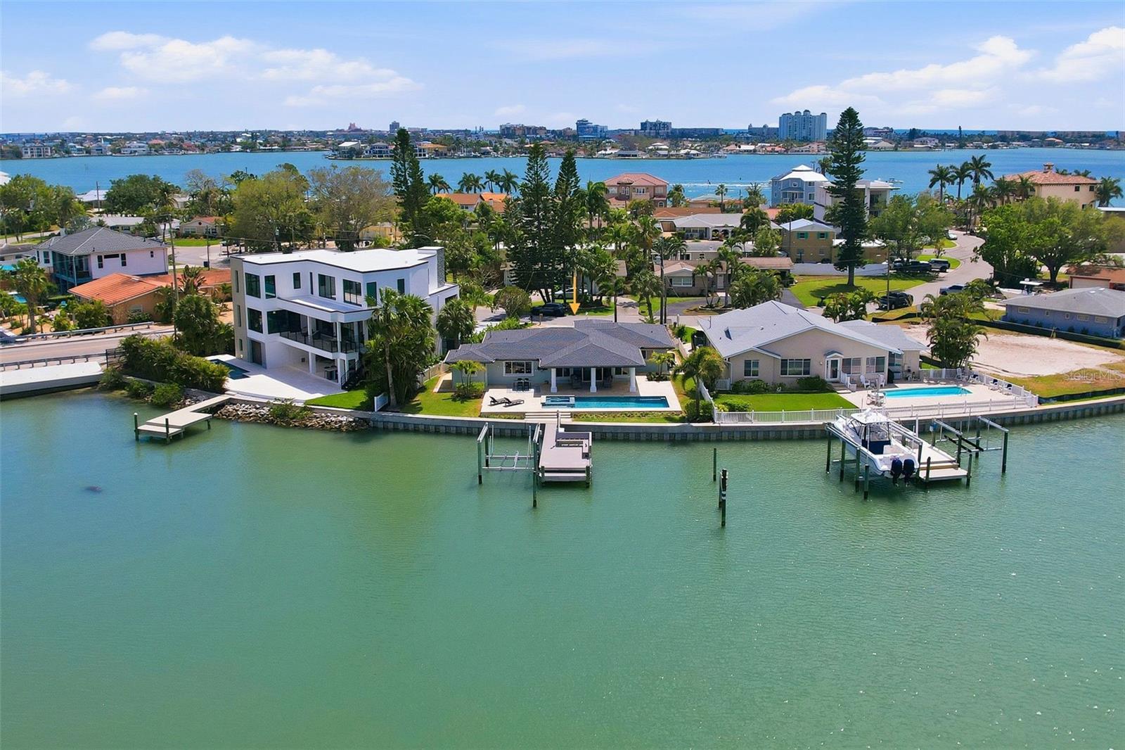 Single Family Residence em ST PETERSBURG, FL - Daniel Dourado