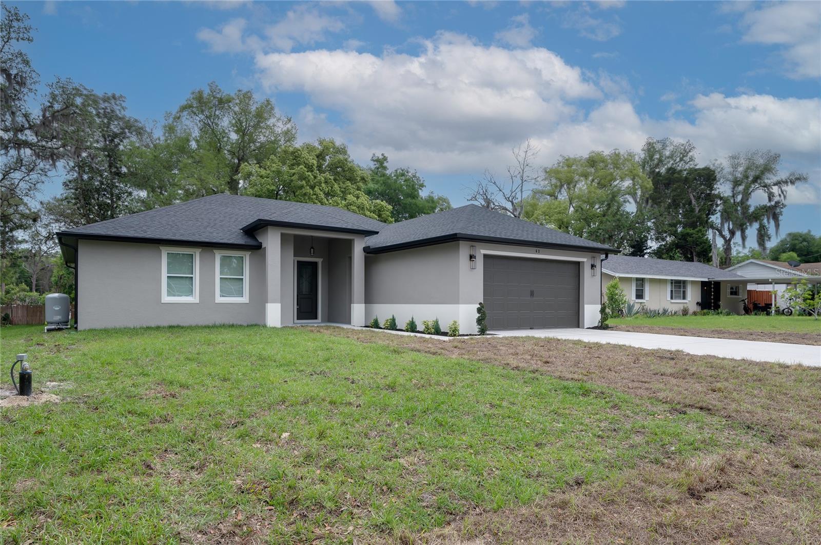 Single Family Residence in DEBARY, FL - Daniel Dourado