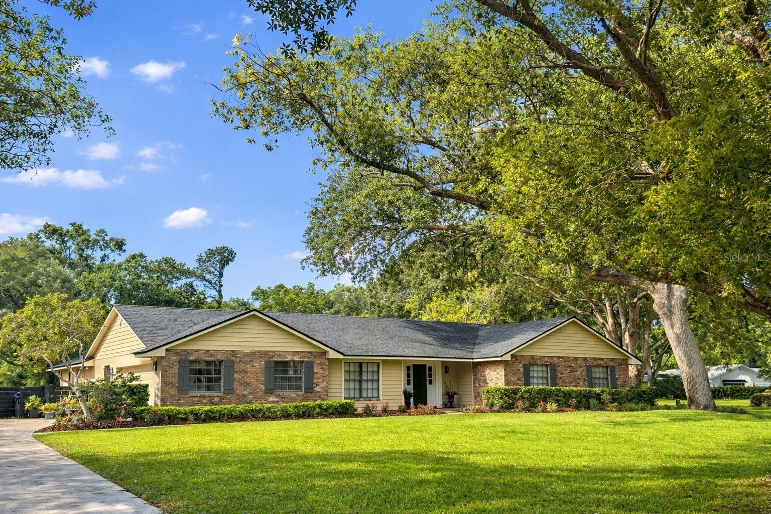 Single Family Residence in WINTER GARDEN, FL - Daniel Dourado
