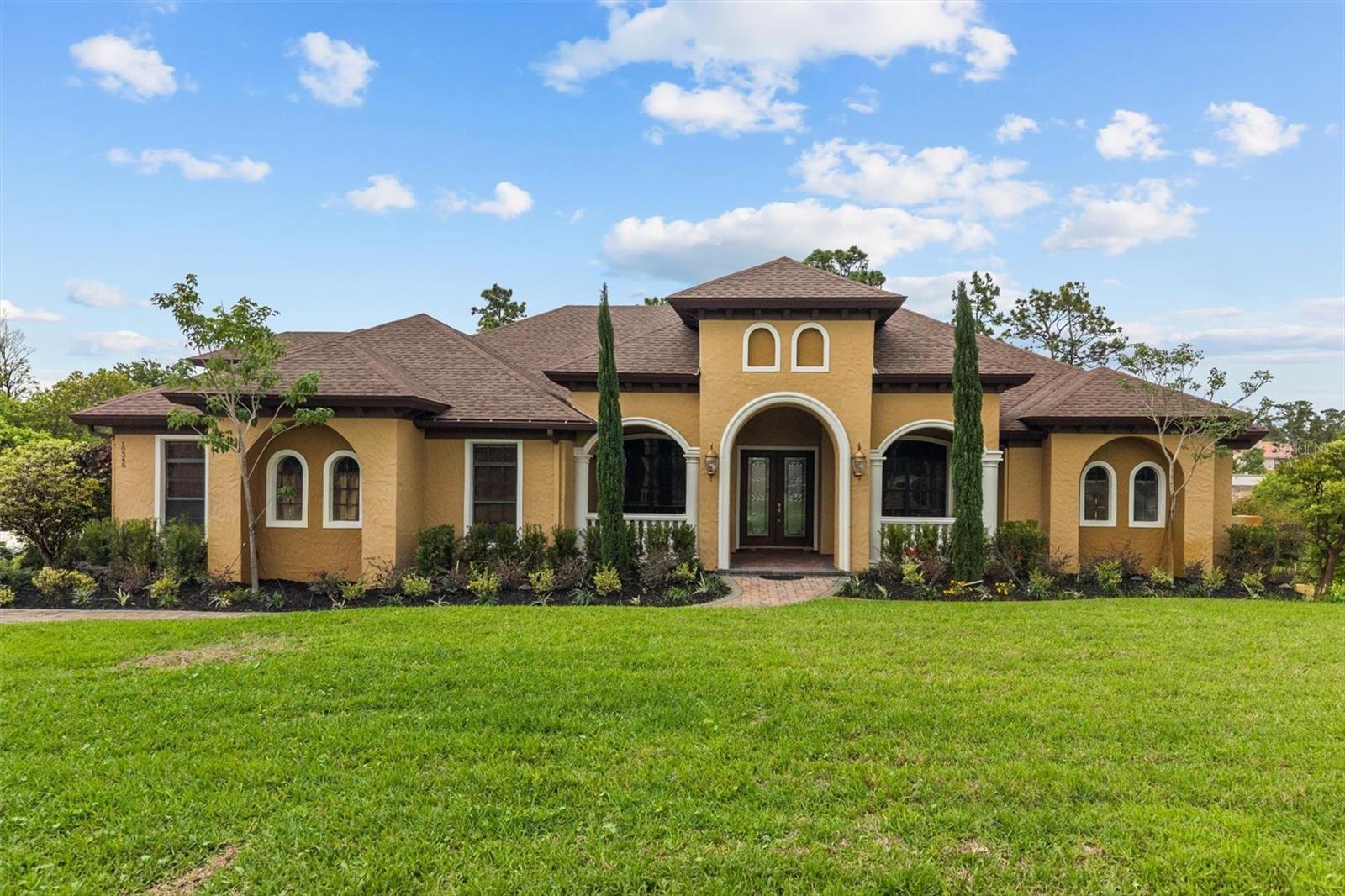 Single Family Residence in ORLANDO, FL - Daniel Dourado