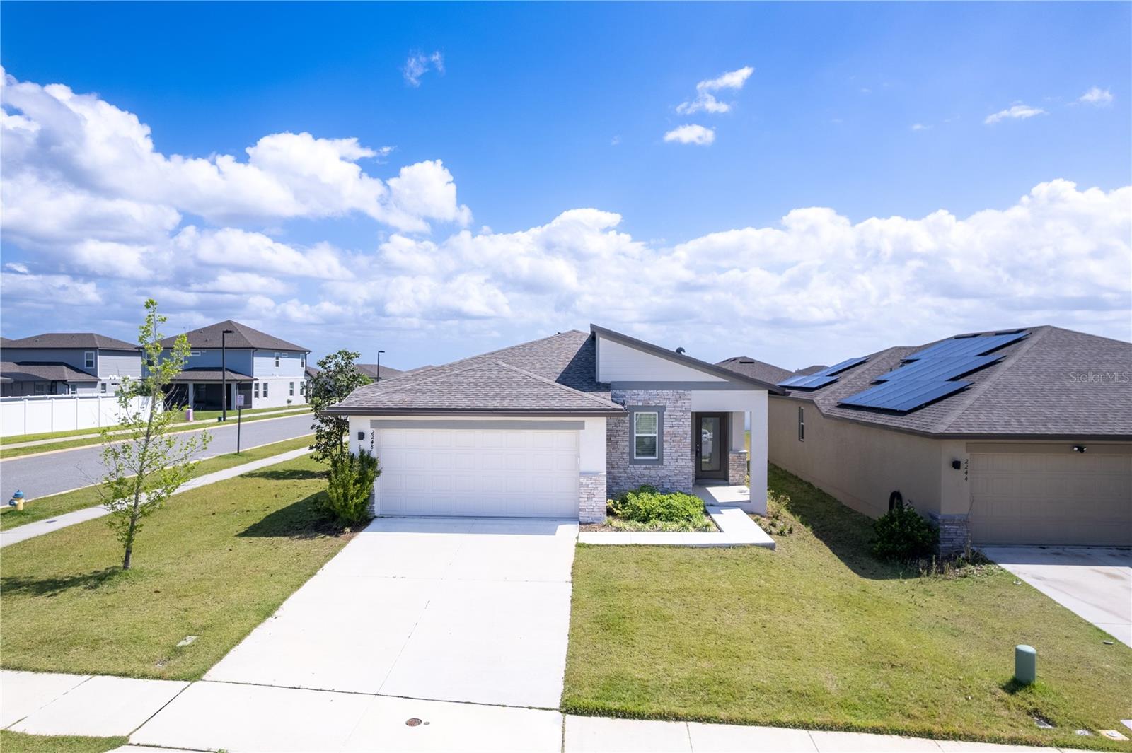 Single Family Residence in MINNEOLA, FL - Daniel Dourado
