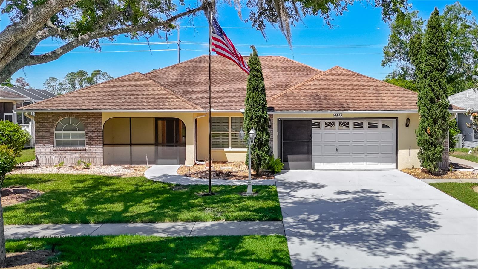 Single Family Residence em ZEPHYRHILLS, FL - Daniel Dourado