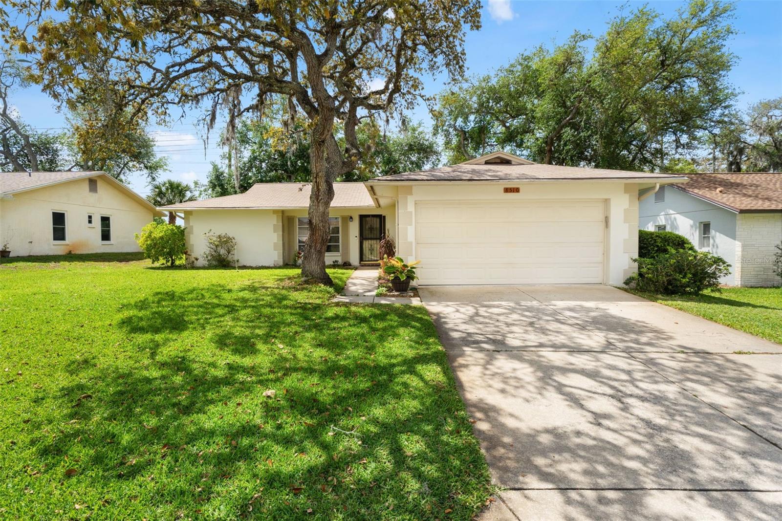 Single Family Residence in PORT RICHEY, FL - Daniel Dourado