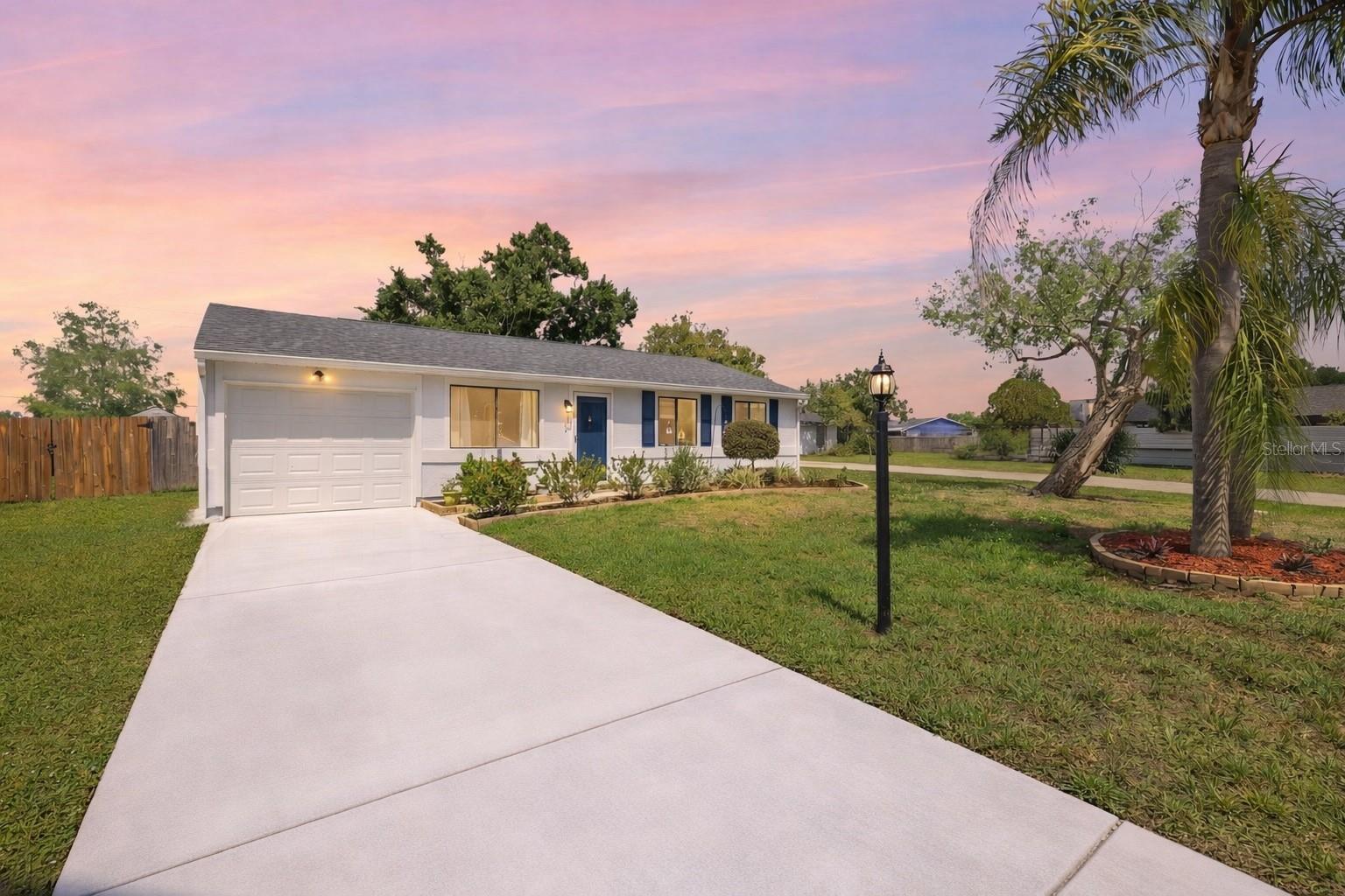 Single Family Residence in SARASOTA, FL - Daniel Dourado