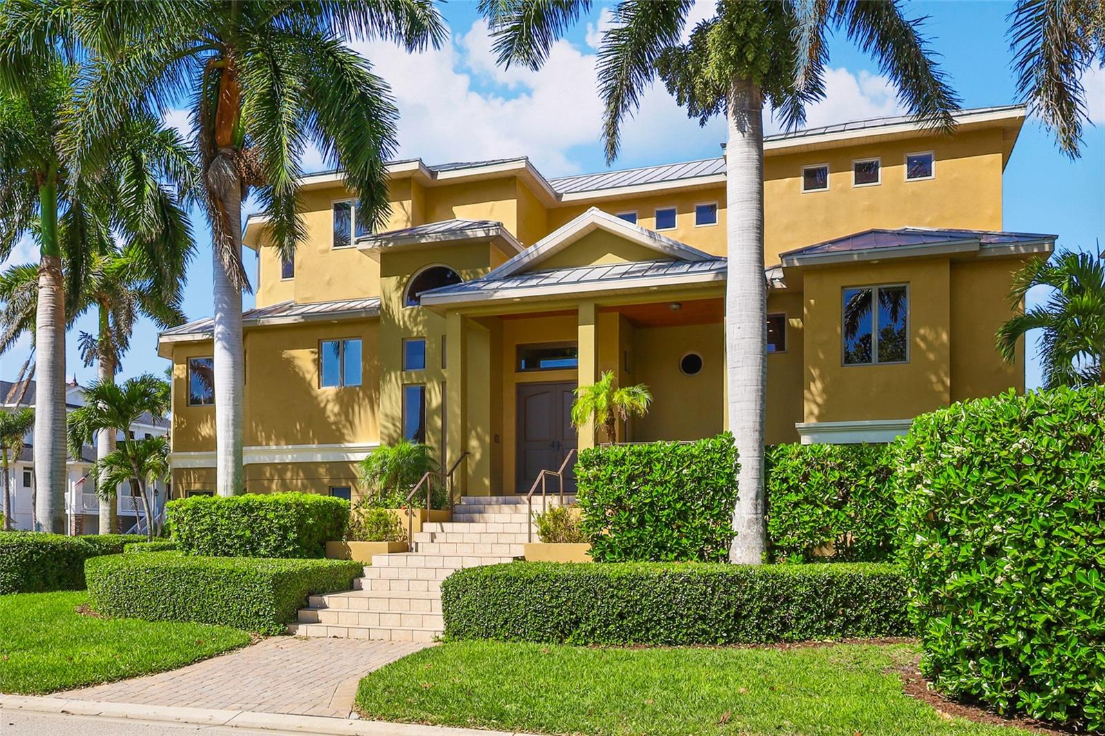 Single Family Residence in BRADENTON, FL - Daniel Dourado