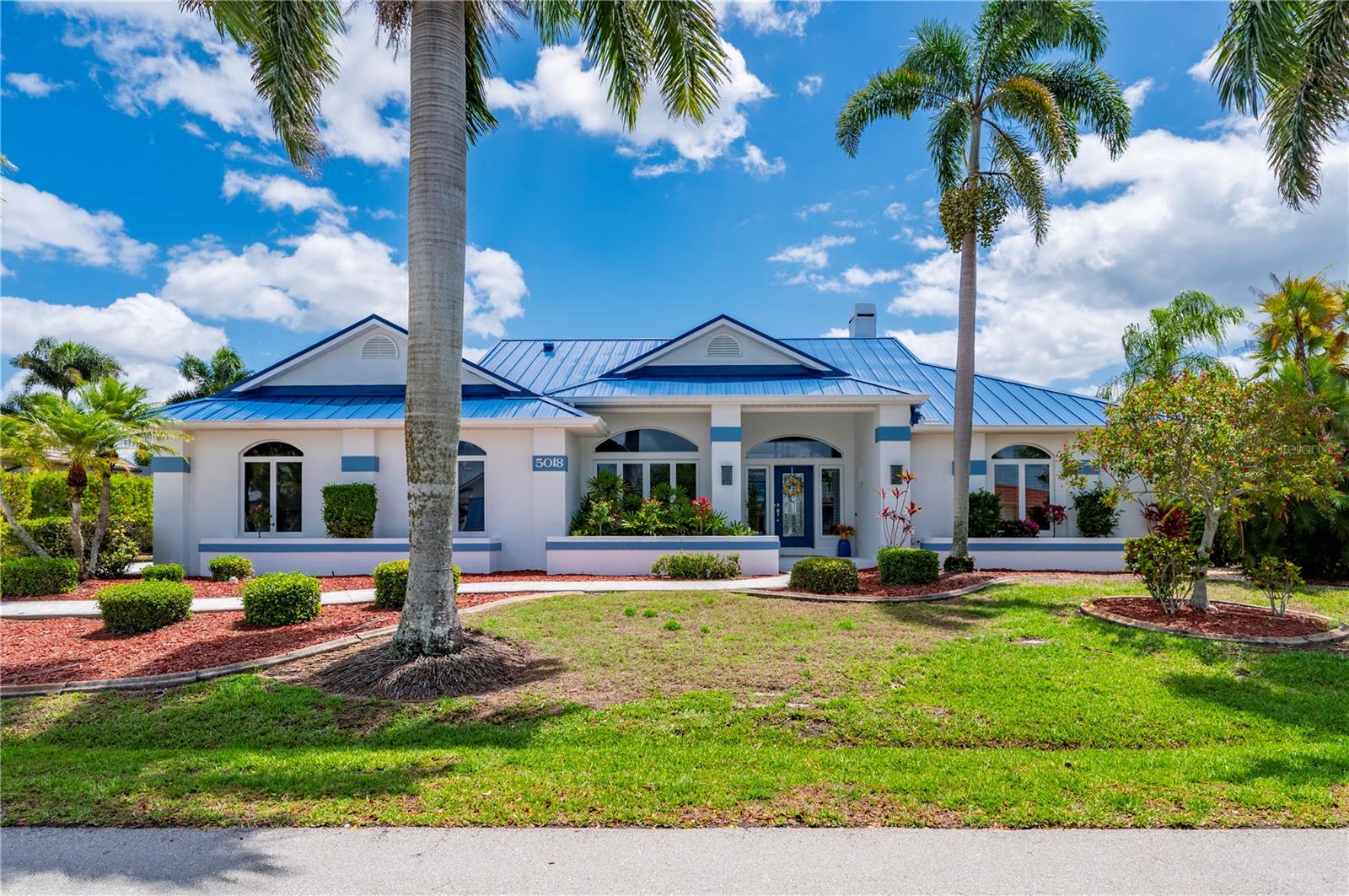 Single Family Residence in PUNTA GORDA, FL - Daniel Dourado