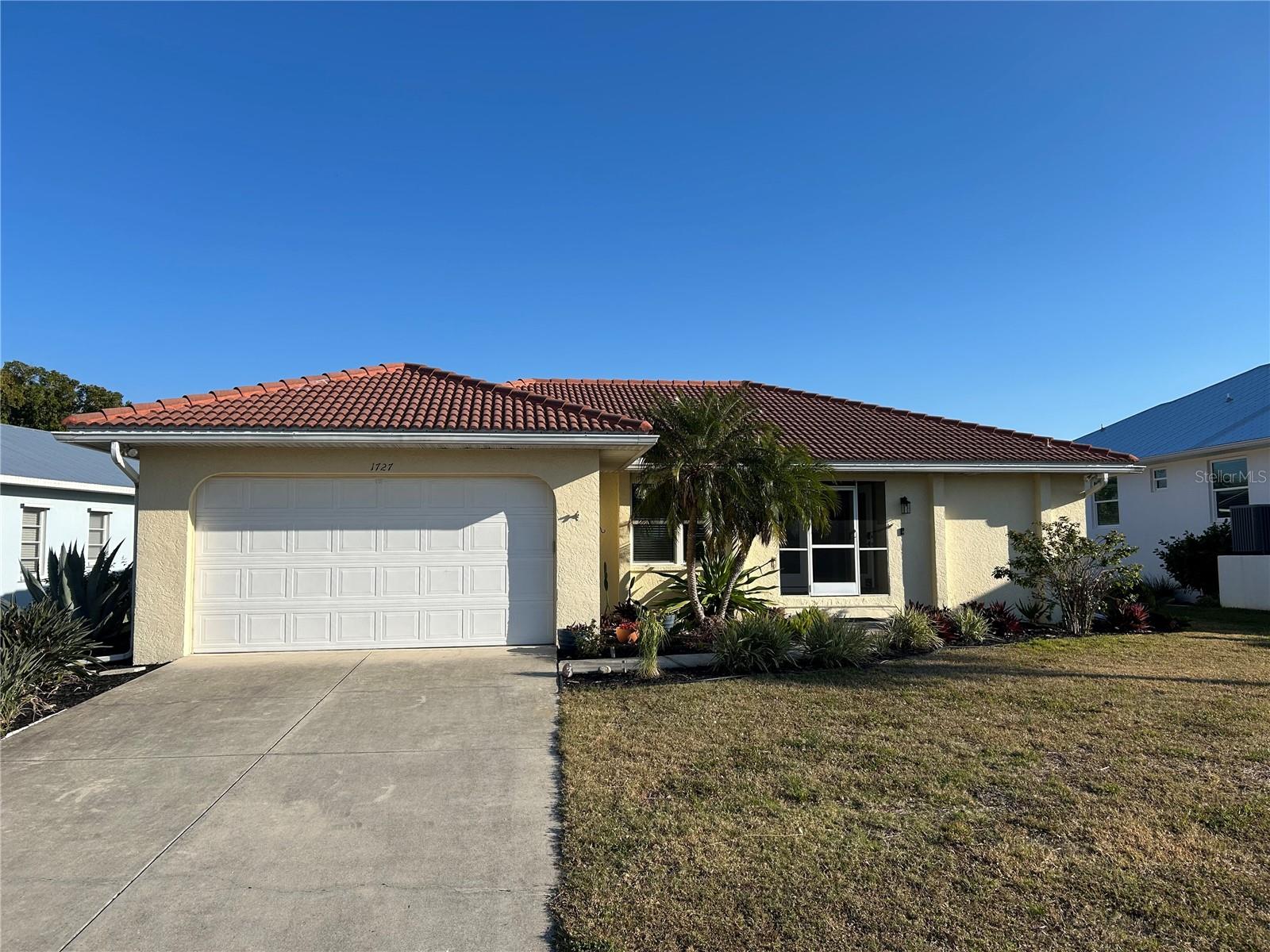 Single Family Residence in PUNTA GORDA, FL - Daniel Dourado