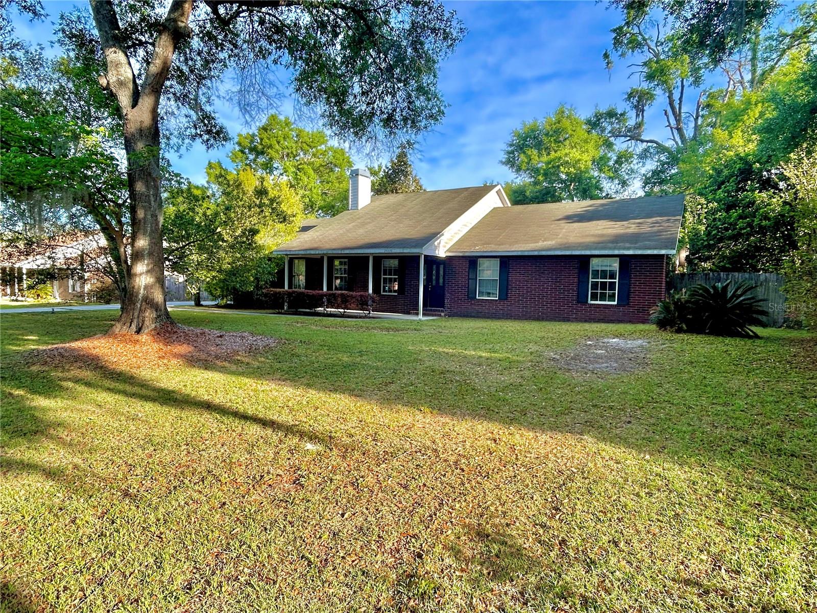 Single Family Residence in NEWBERRY, FL - Daniel Dourado
