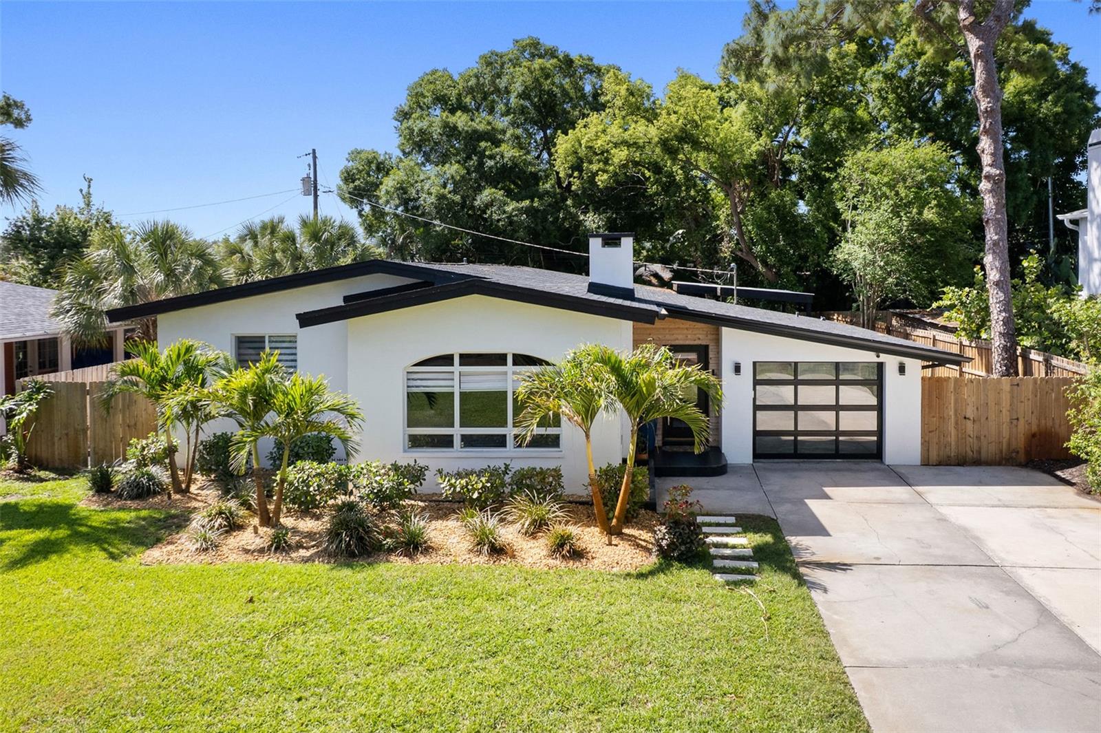 Single Family Residence em ST PETERSBURG, FL - Daniel Dourado