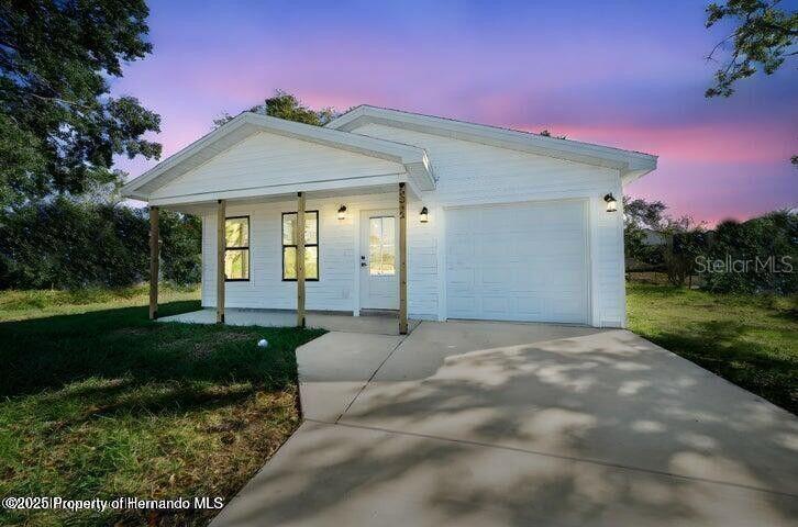 Single Family Residence em SPRING HILL, FL - Daniel Dourado