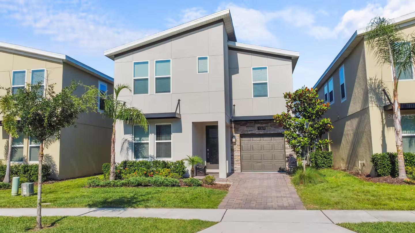 Single Family Residence in DAVENPORT, FL - Daniel Dourado