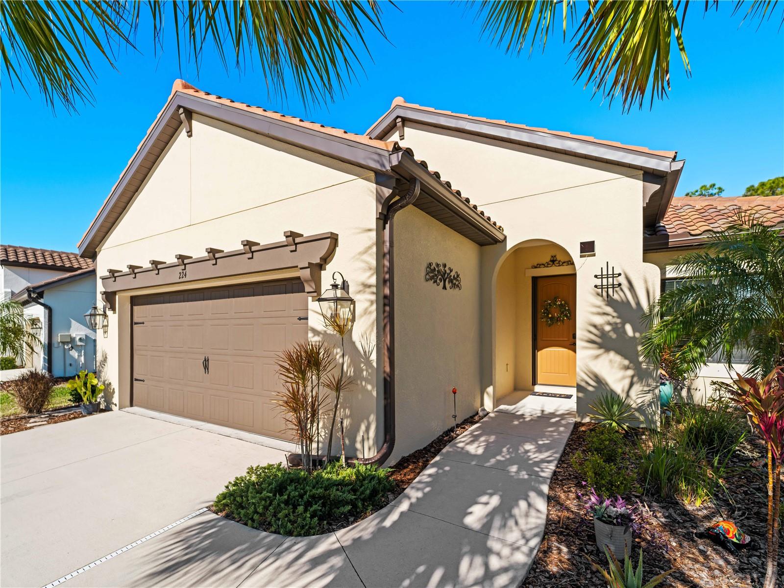 Single Family Residence in NOKOMIS, FL - Daniel Dourado