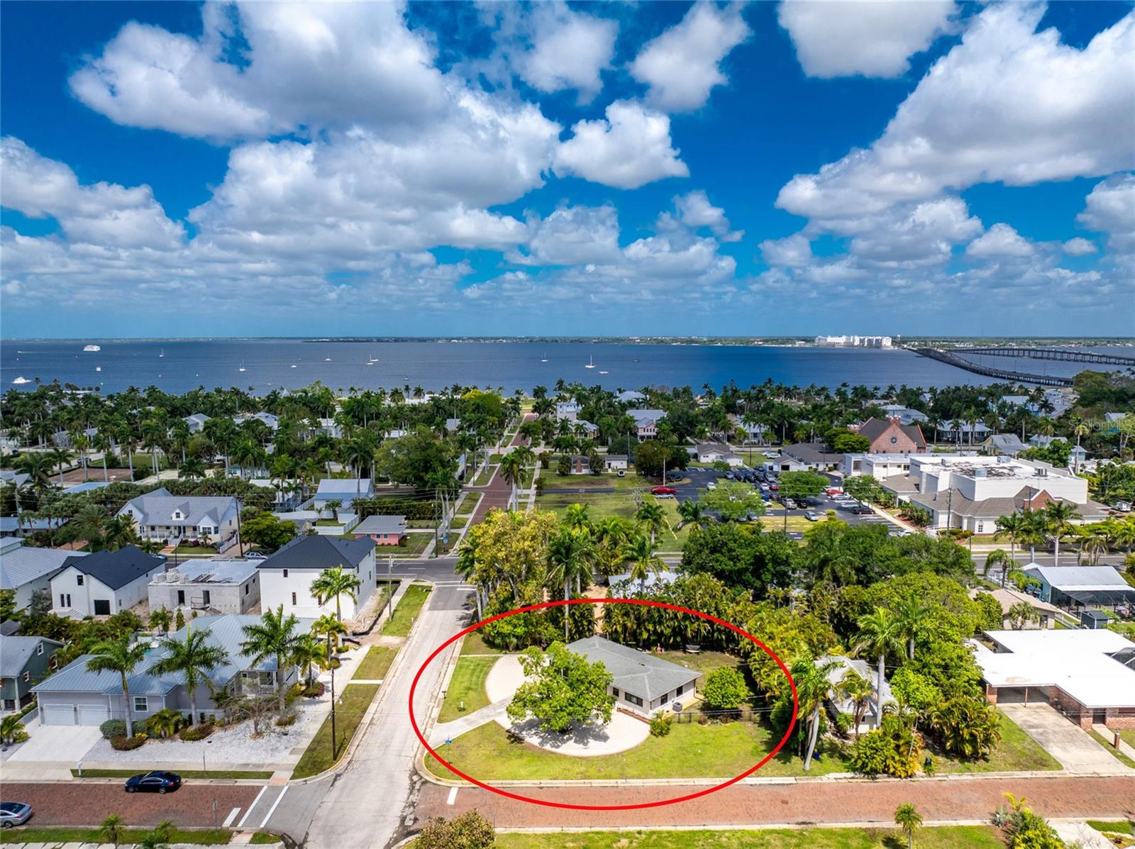Single Family Residence in PUNTA GORDA, FL - Daniel Dourado