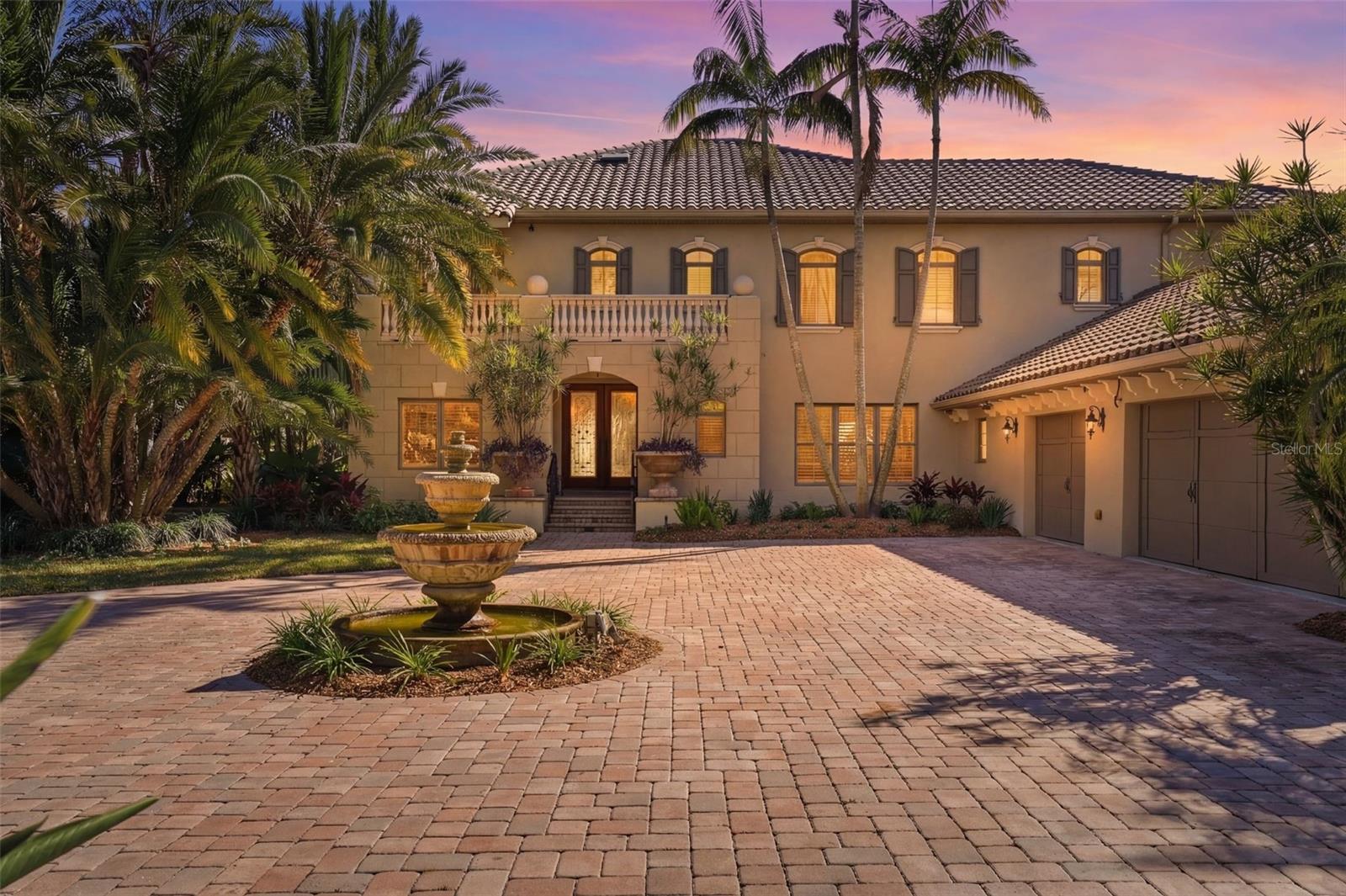 Single Family Residence em ST PETERSBURG, FL - Daniel Dourado