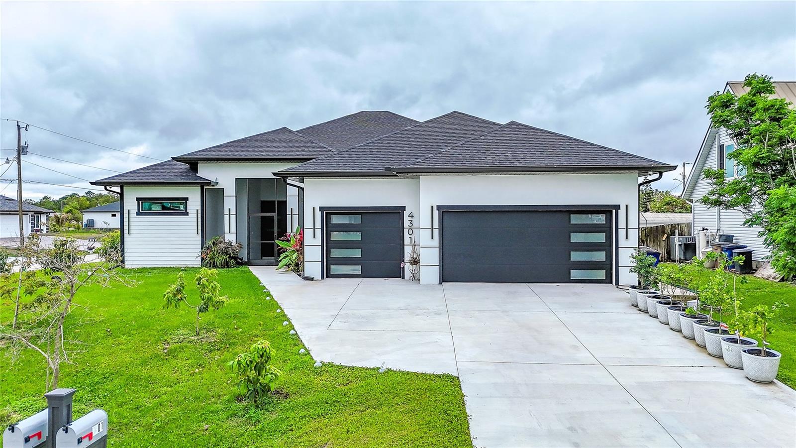 Single Family Residence in LEHIGH ACRES, FL - Daniel Dourado