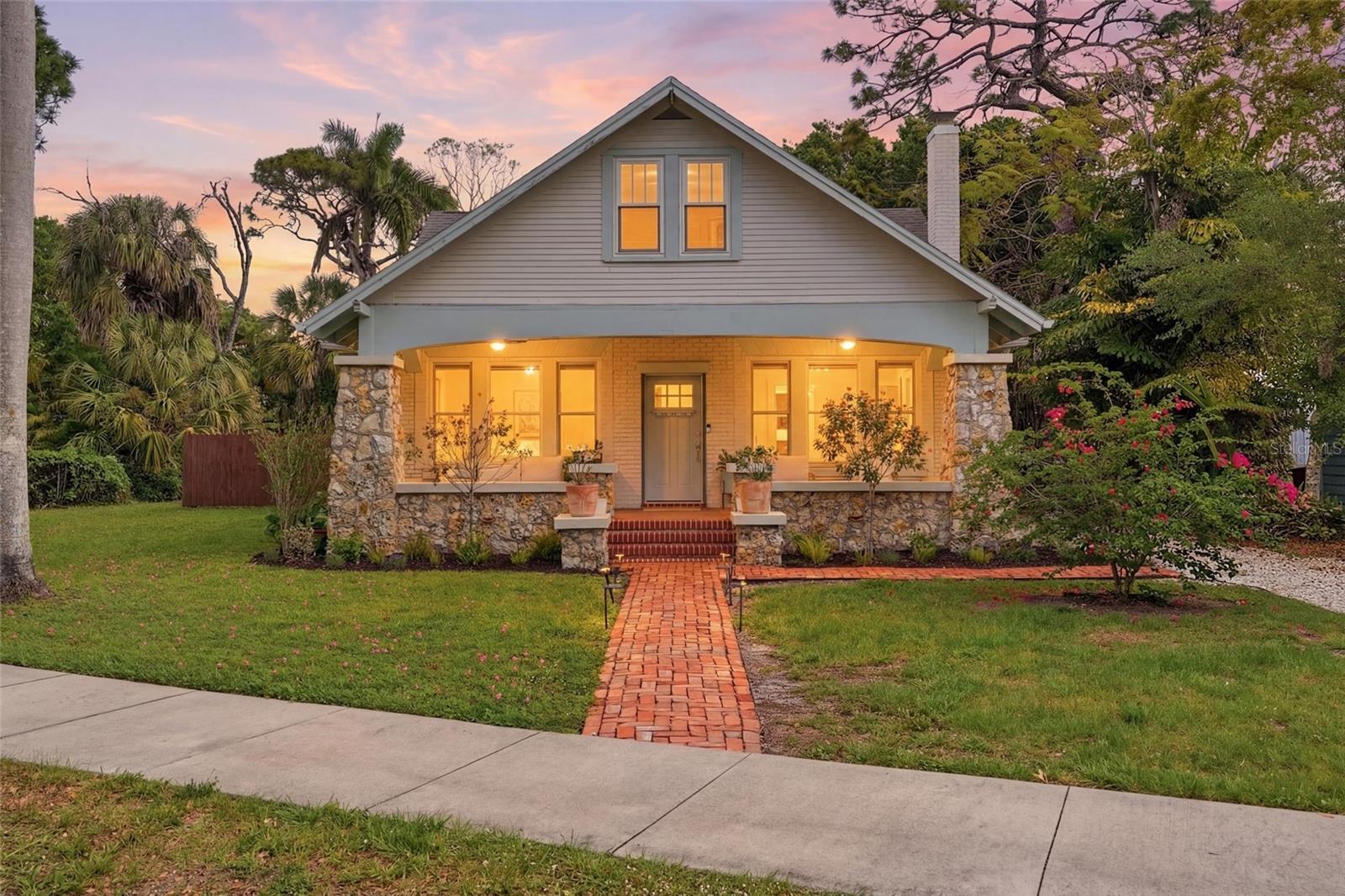 Single Family Residence in FORT MYERS, FL - Daniel Dourado