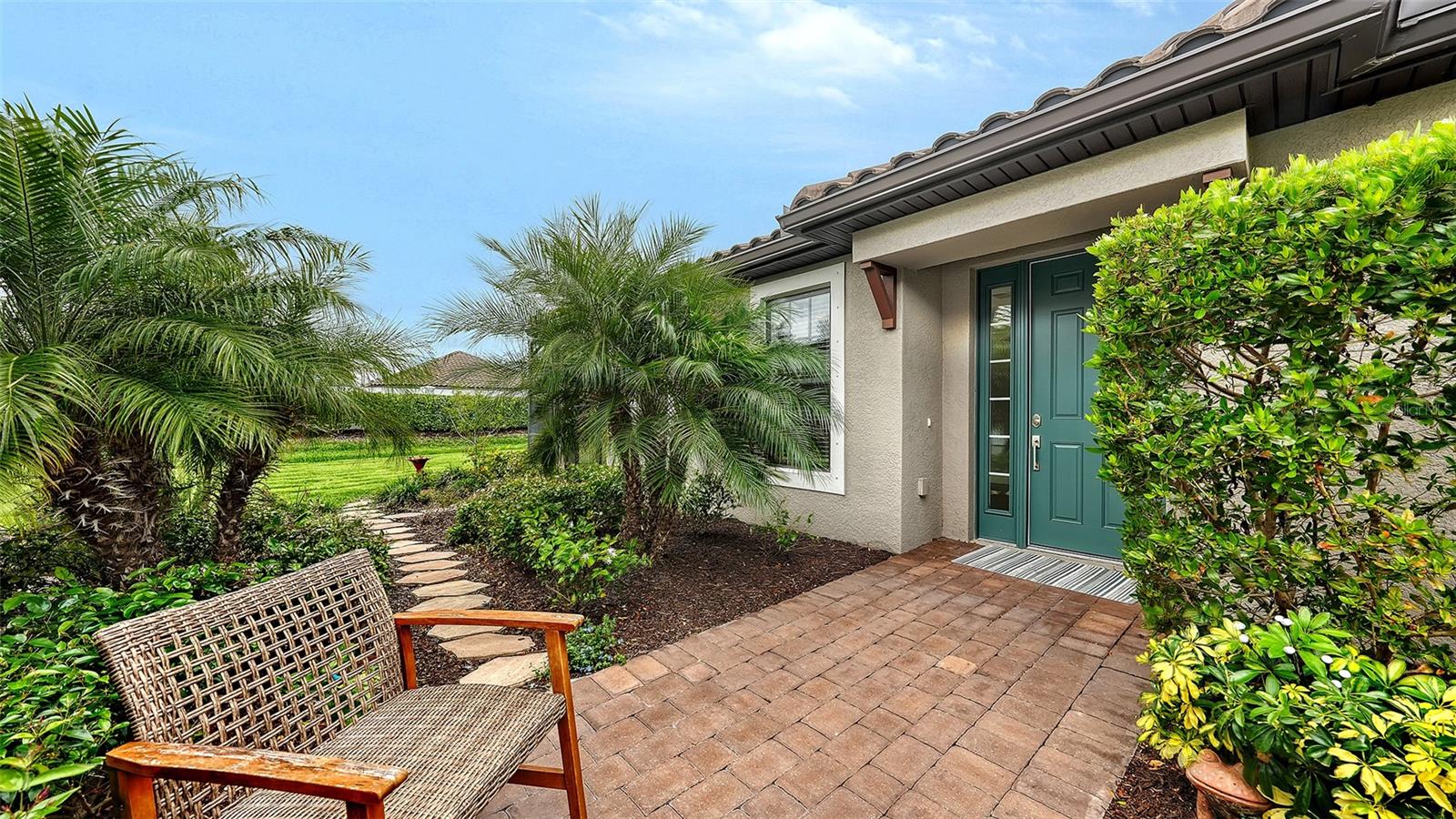 Single Family Residence in SARASOTA, FL - Daniel Dourado