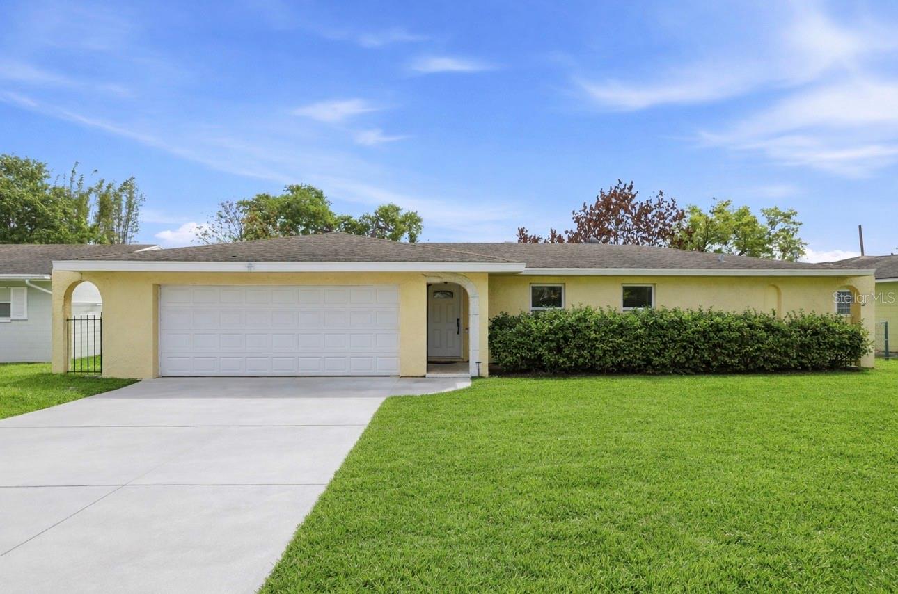 Single Family Residence in ORLANDO, FL - Daniel Dourado