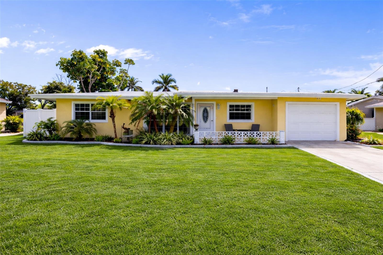 Single Family Residence in PORT CHARLOTTE, FL - Daniel Dourado