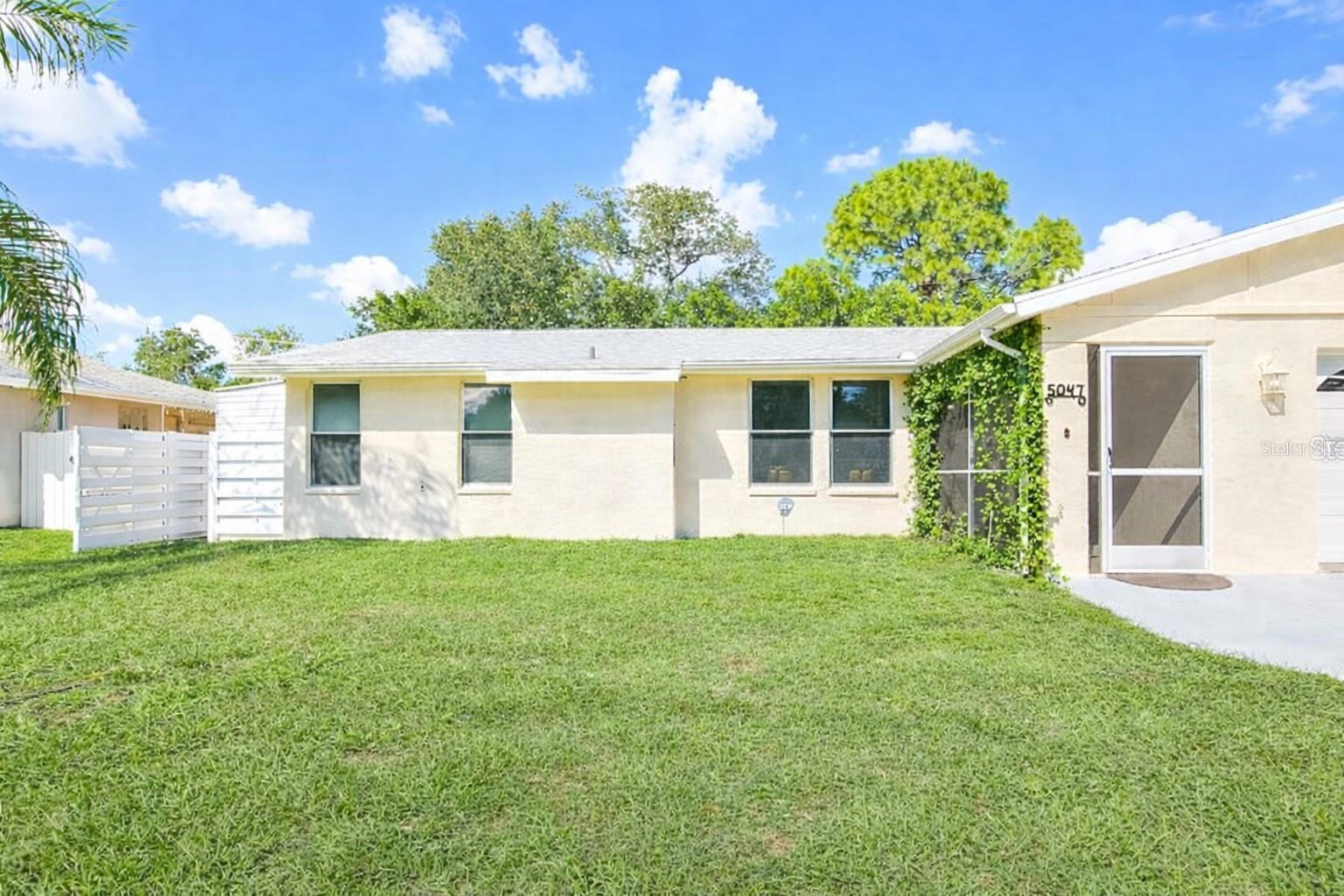 Single Family Residence in SARASOTA, FL - Daniel Dourado
