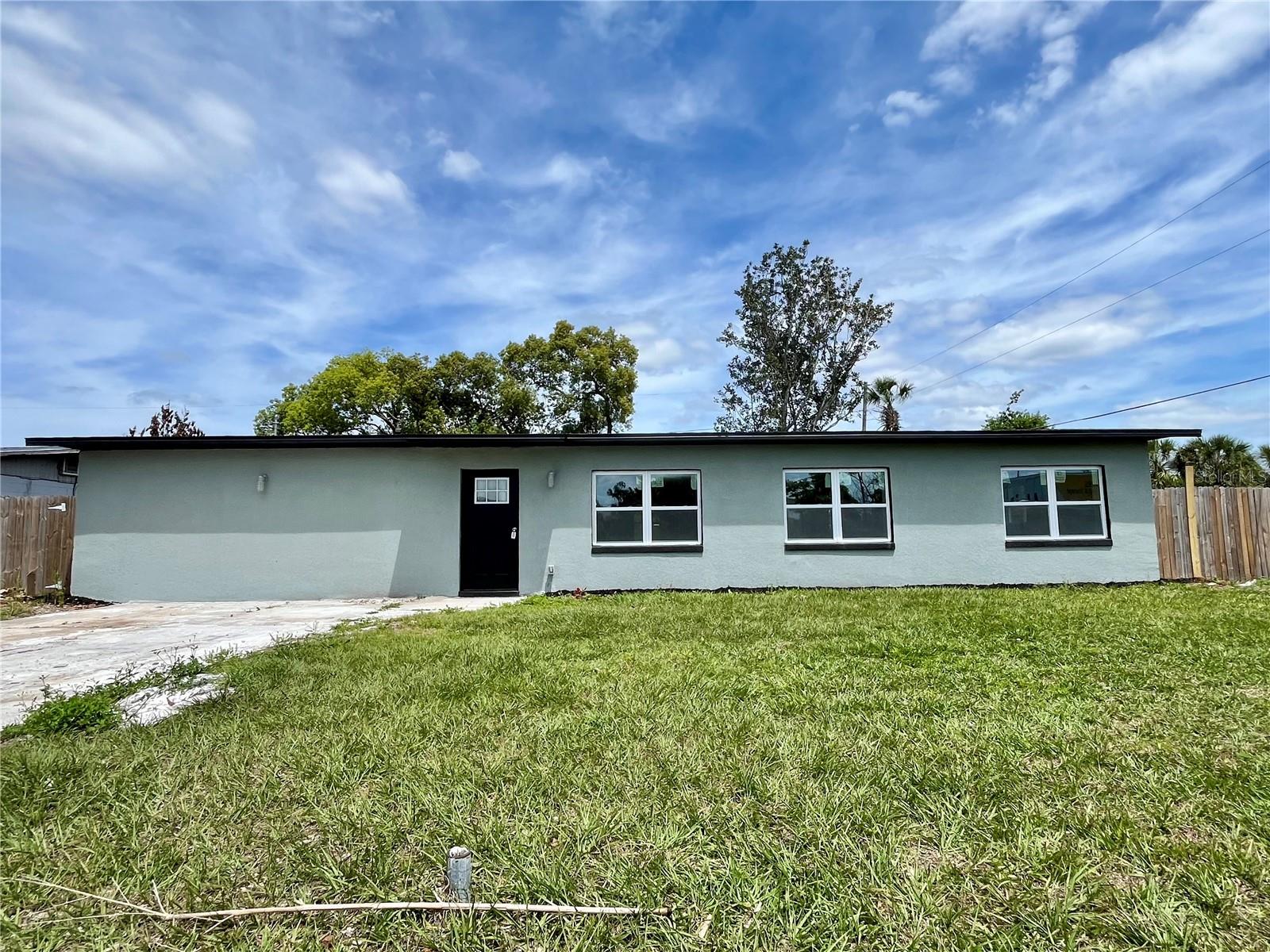 Single Family Residence in ORLANDO, FL - Daniel Dourado