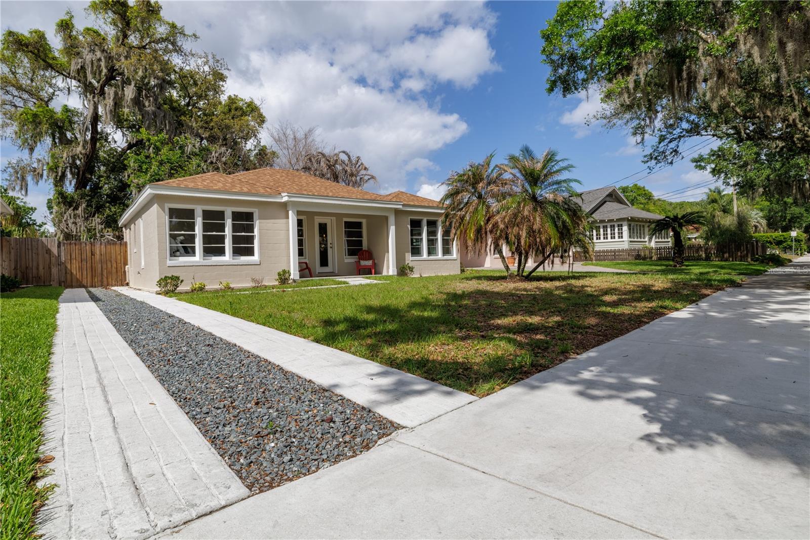 Single Family Residence in ORLANDO, FL - Daniel Dourado