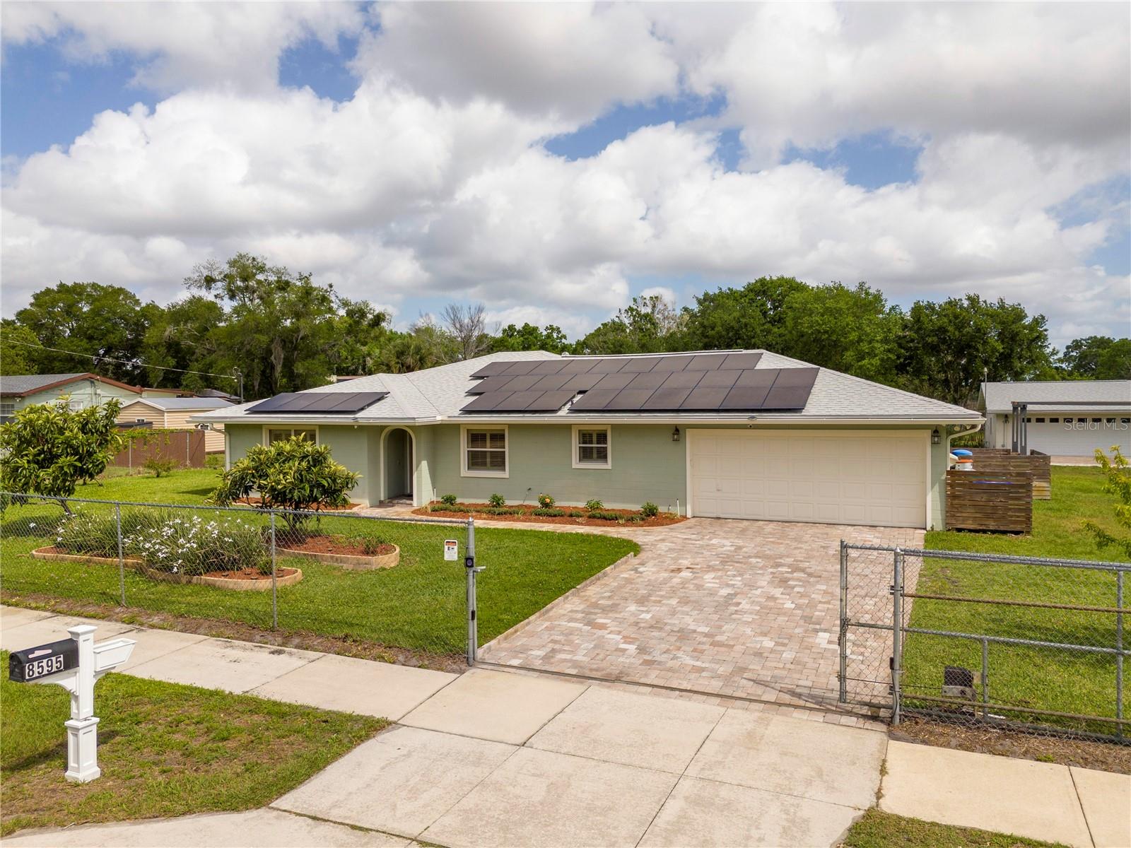 Single Family Residence in ORLANDO, FL - Daniel Dourado