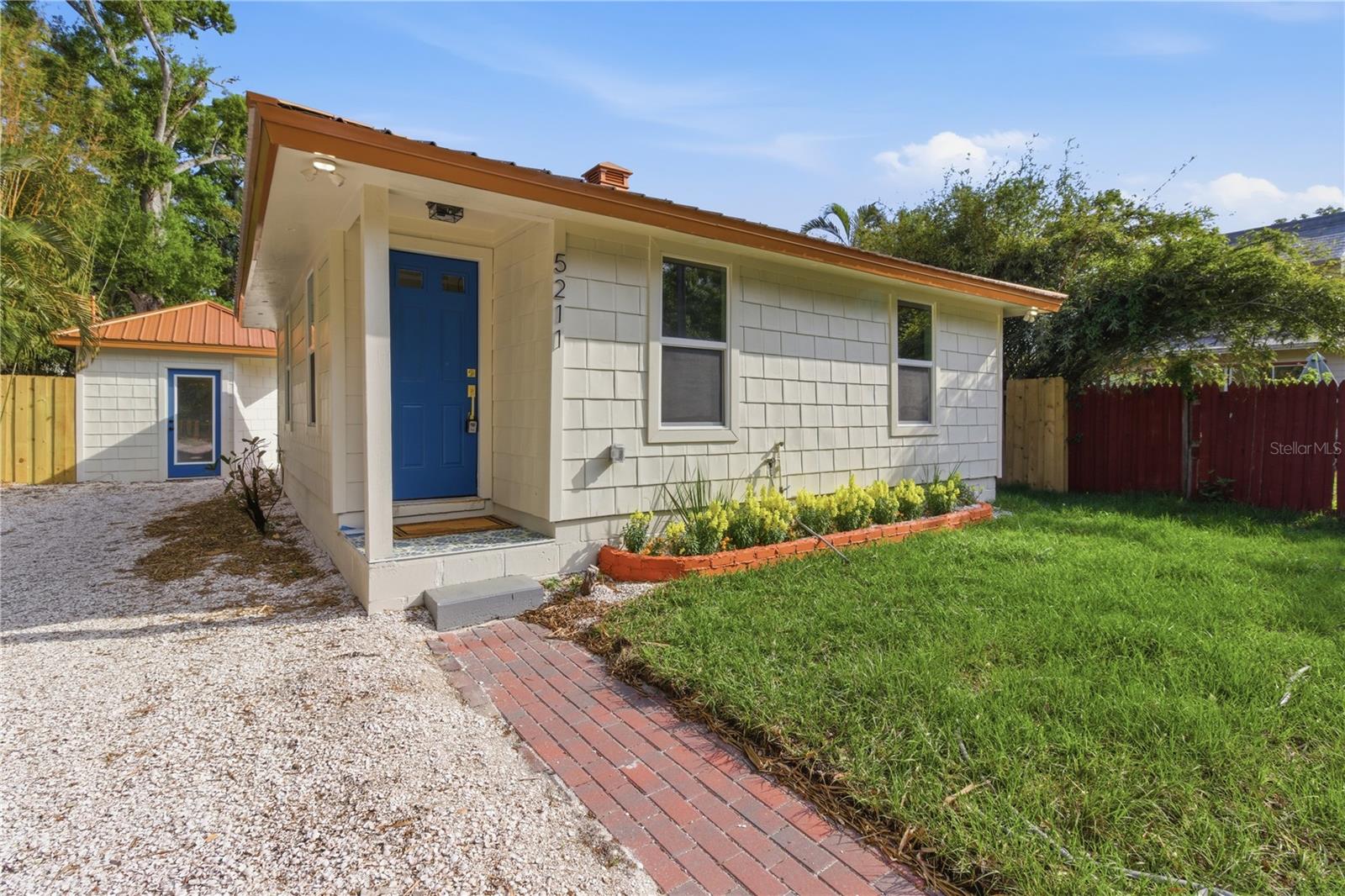 Single Family Residence in GULFPORT, FL - Daniel Dourado