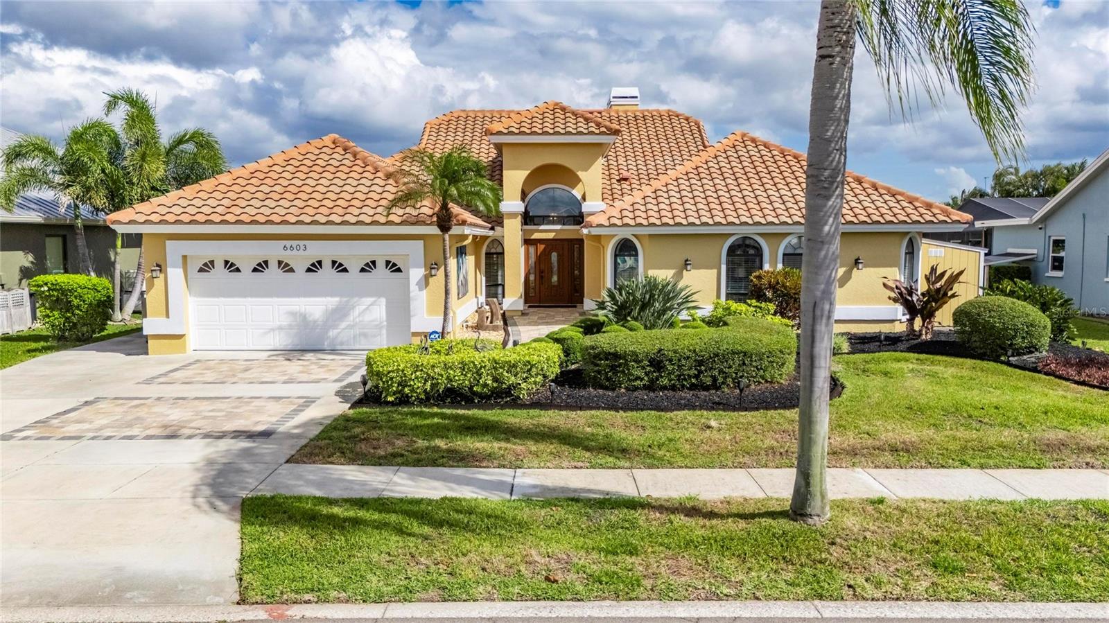 Single Family Residence em APOLLO BEACH, FL - Daniel Dourado