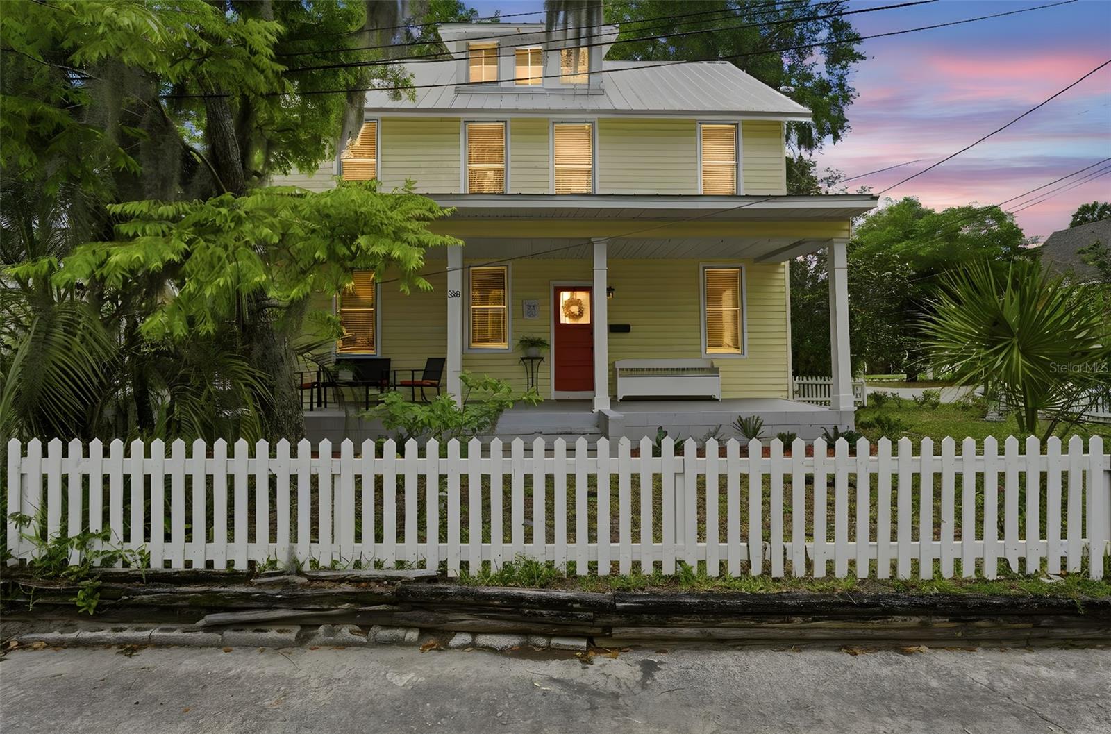 Single Family Residence in DELAND, FL - Daniel Dourado