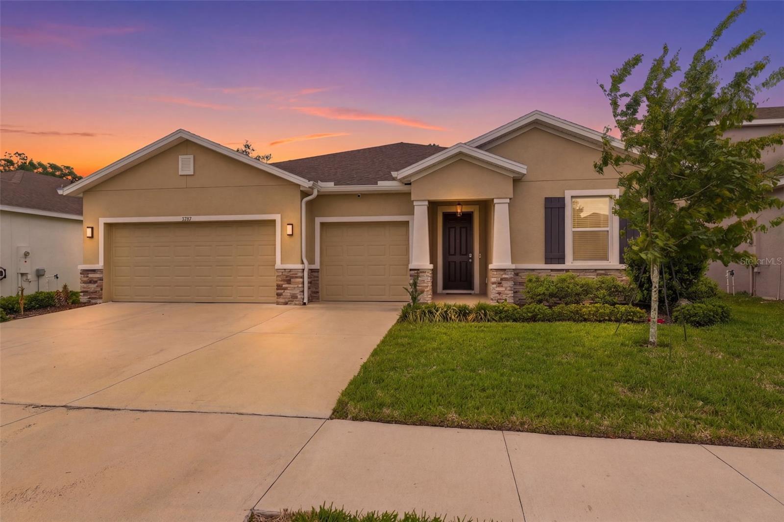 Single Family Residence em SPRING HILL, FL - Daniel Dourado