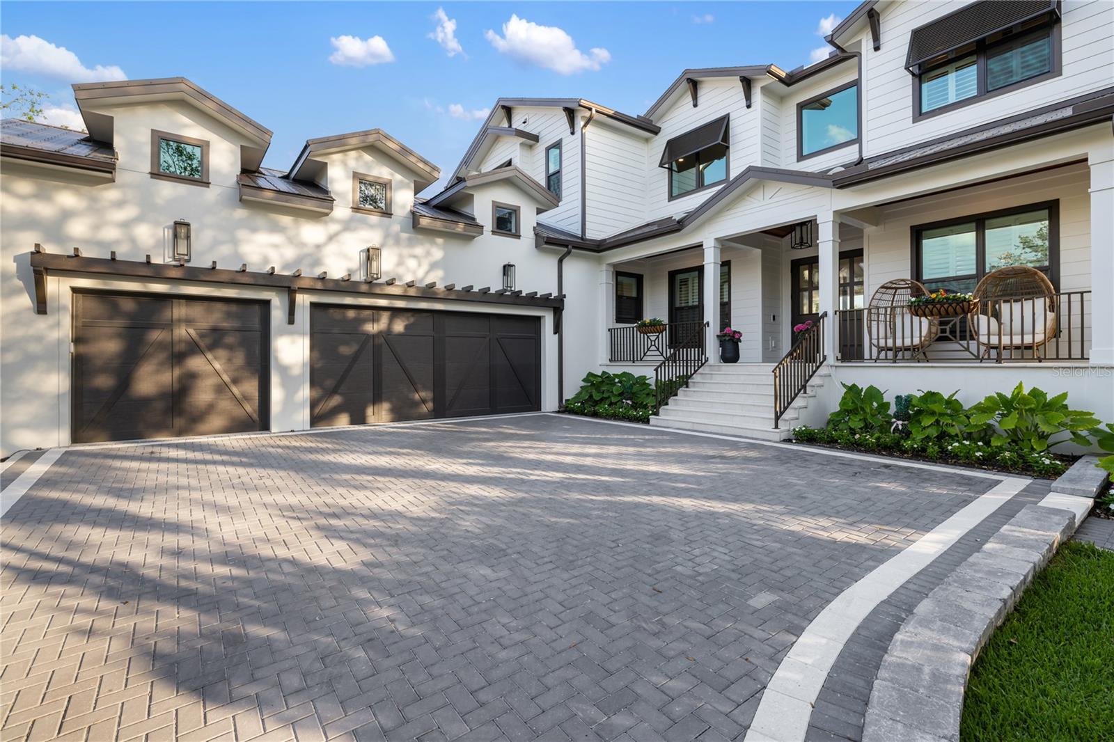 Single Family Residence in SARASOTA, FL - Daniel Dourado
