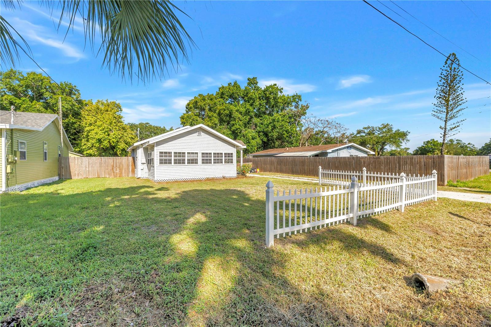 Single Family Residence in BRADENTON, FL - Daniel Dourado