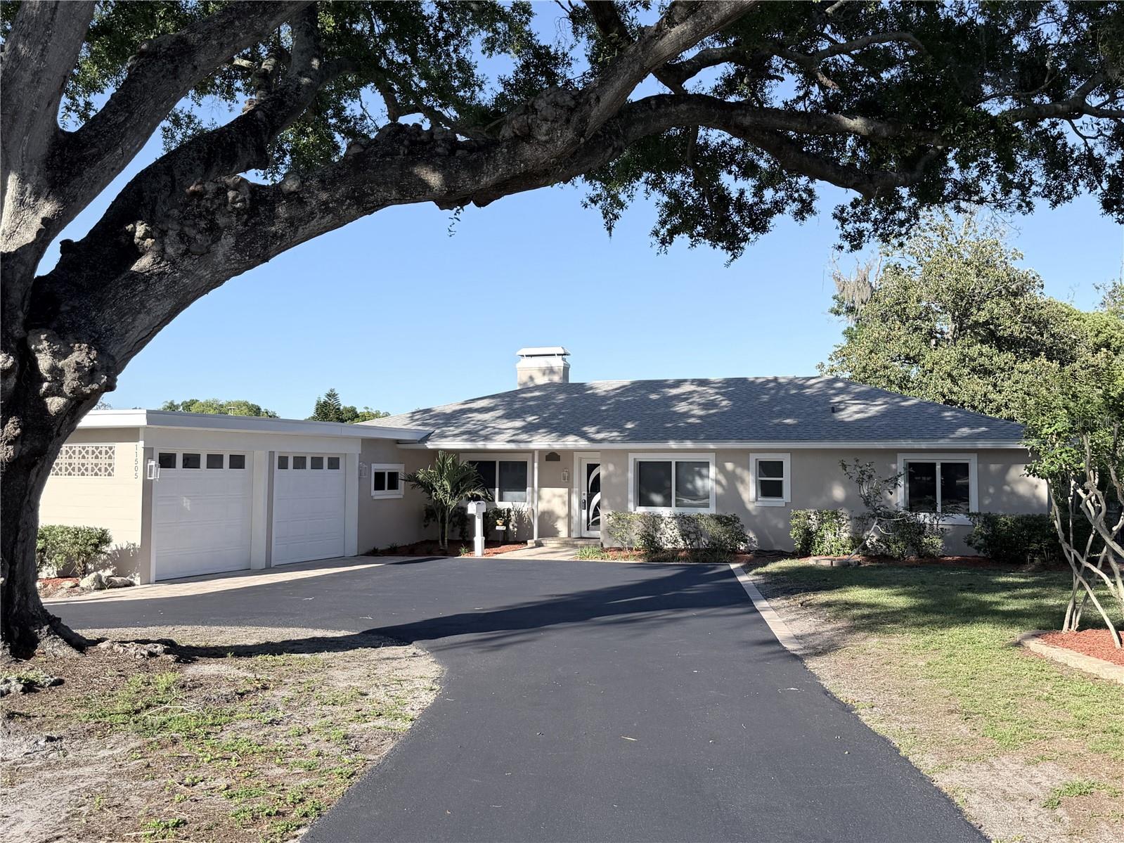 Single Family Residence in TAMPA, FL - Daniel Dourado