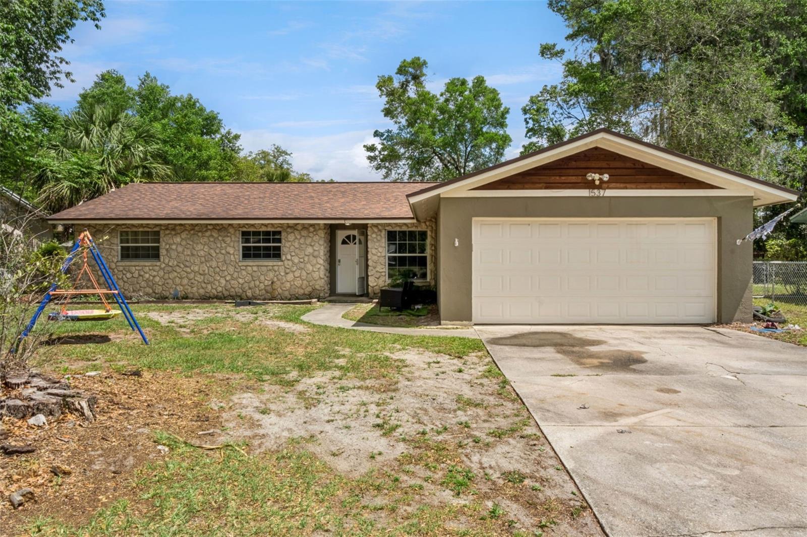 Single Family Residence in DELAND, FL - Daniel Dourado