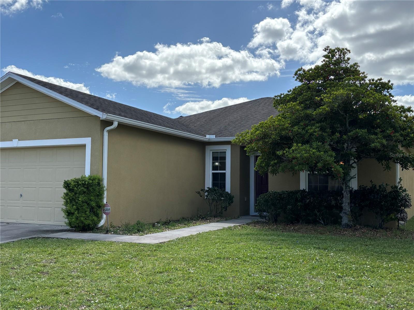 Single Family Residence in DAVENPORT, FL - Daniel Dourado