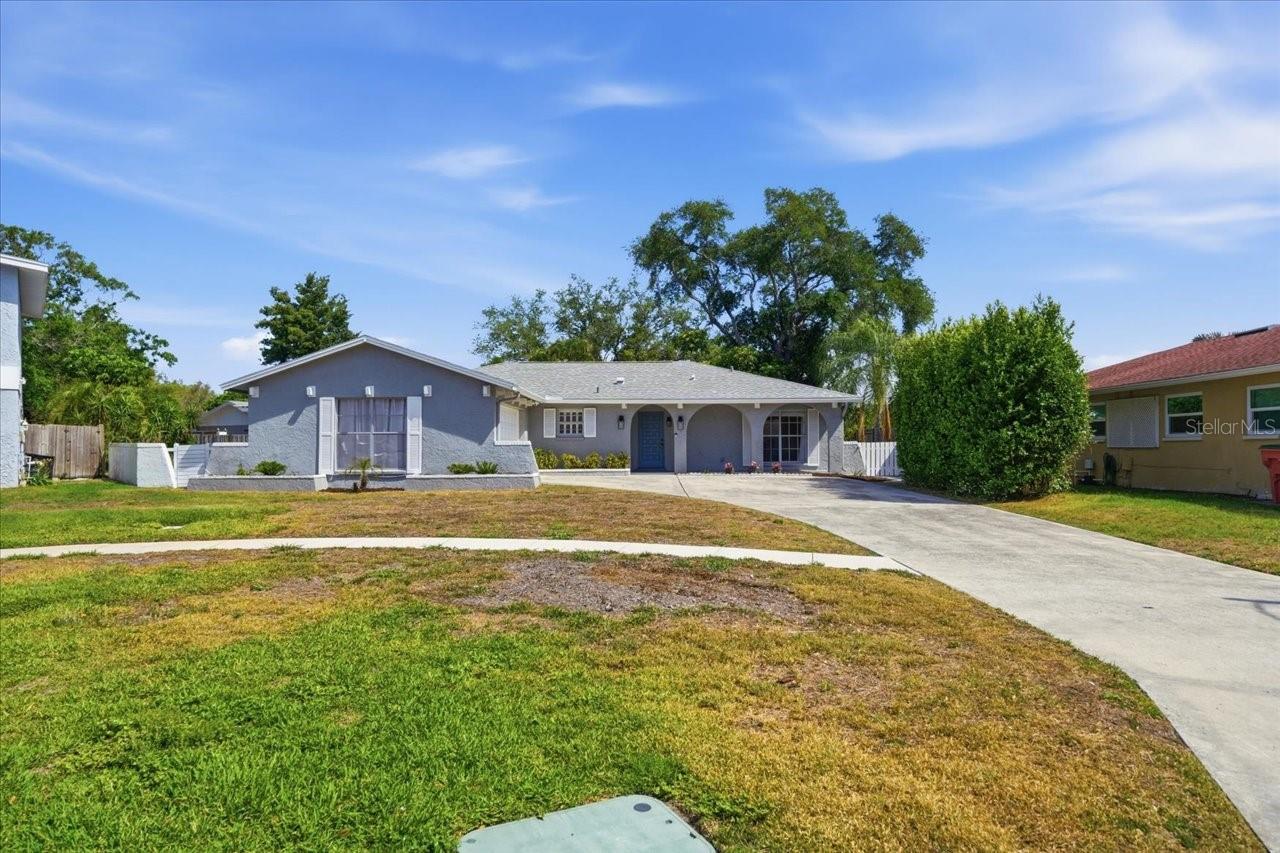 Single Family Residence em SEMINOLE, FL - Daniel Dourado