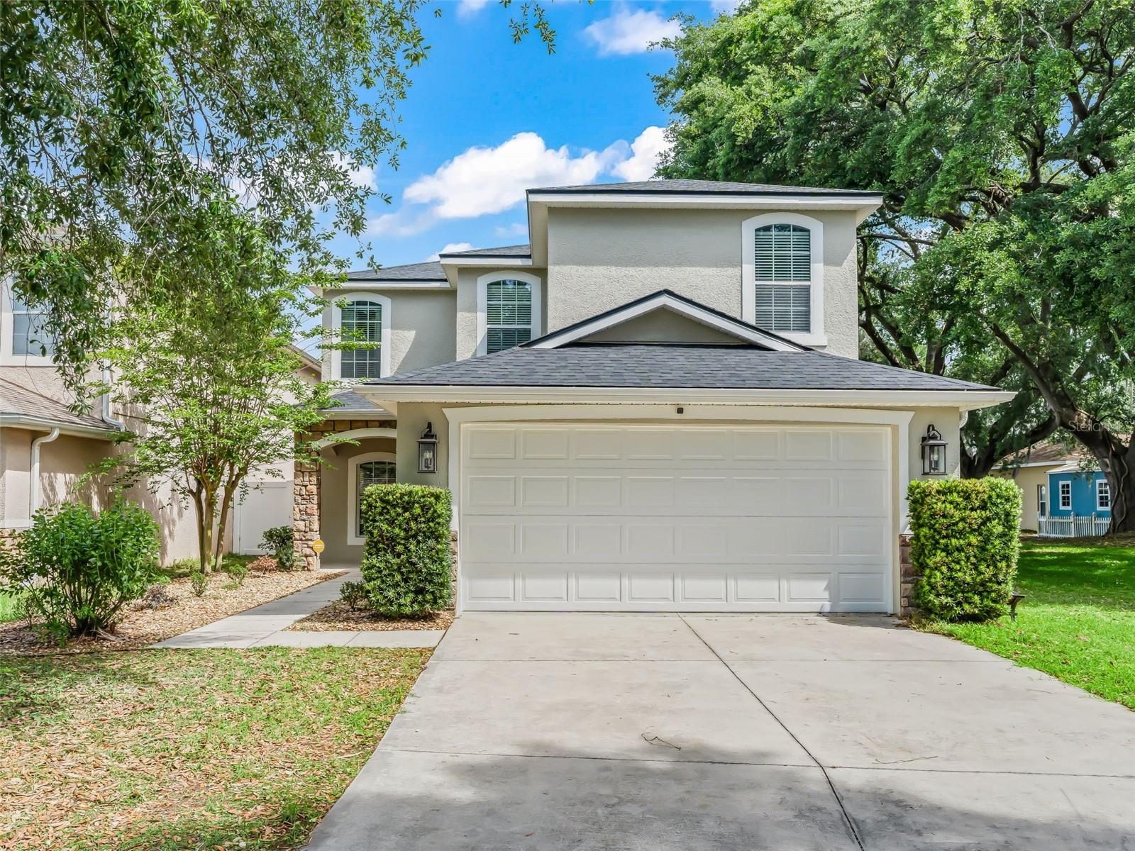 Single Family Residence in OXFORD, FL - Daniel Dourado