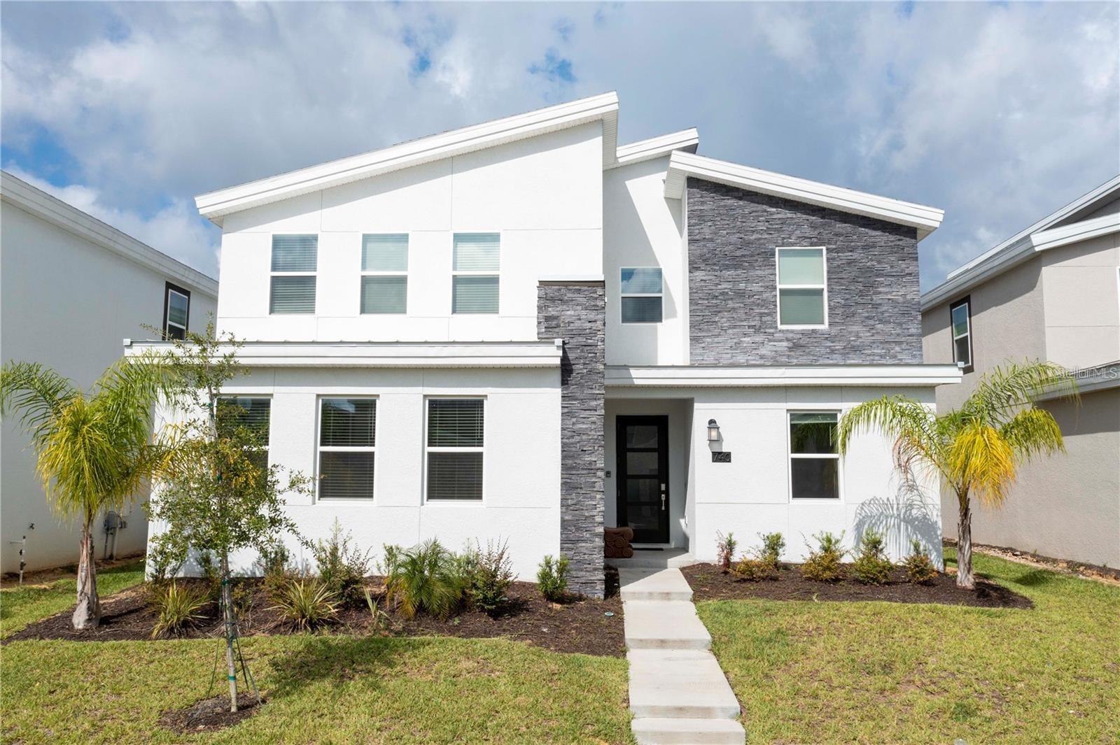 Single Family Residence in DAVENPORT, FL - Daniel Dourado