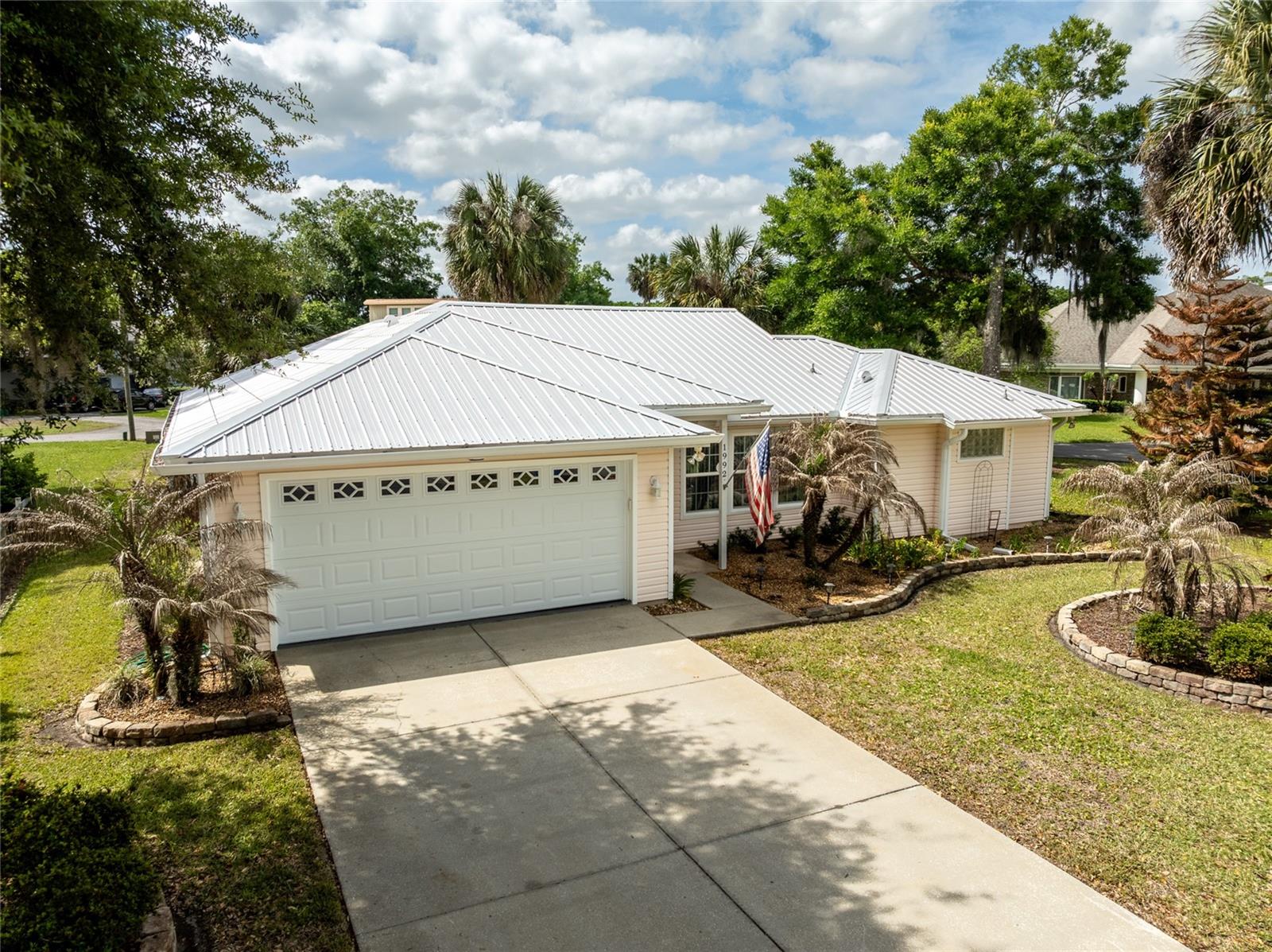 Single Family Residence in DELAND, FL - Daniel Dourado