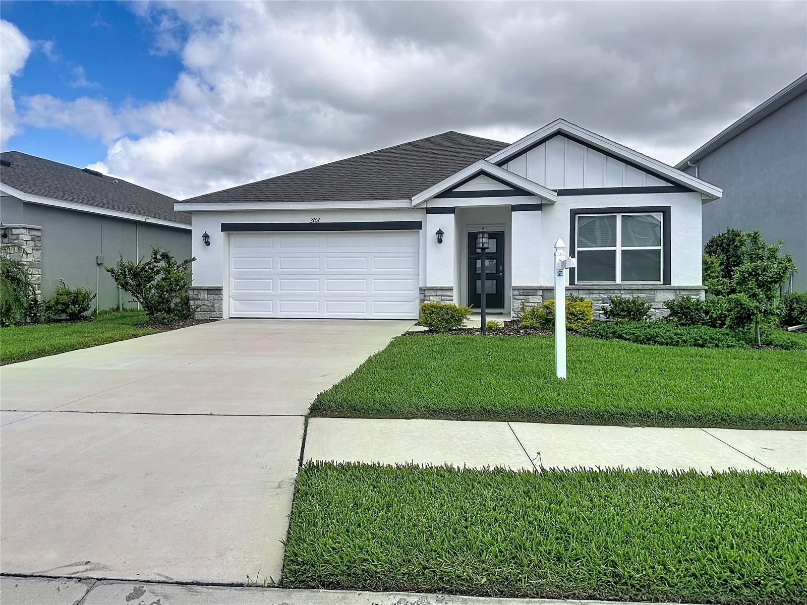Single Family Residence in BRADENTON, FL - Daniel Dourado
