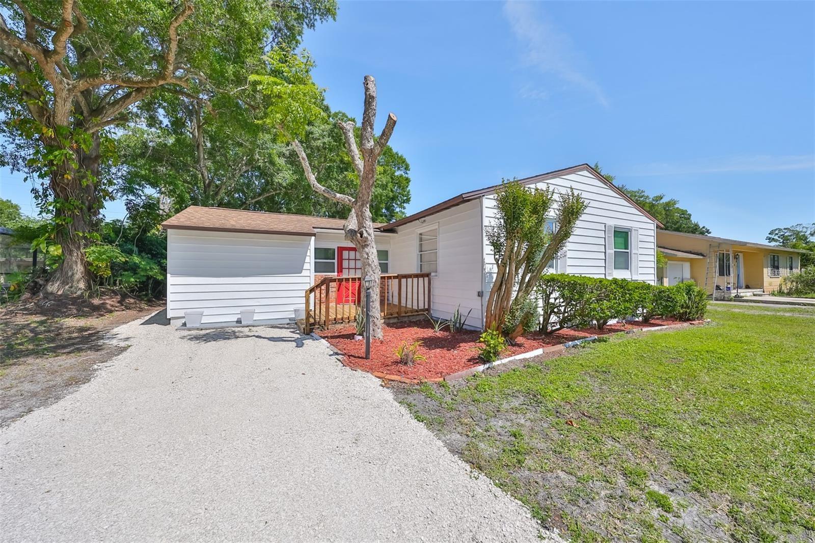 Single Family Residence in TAMPA, FL - Daniel Dourado