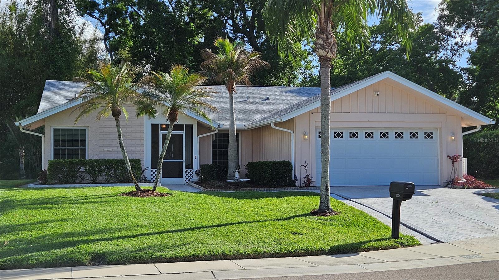 Single Family Residence in PALM HARBOR, FL - Daniel Dourado