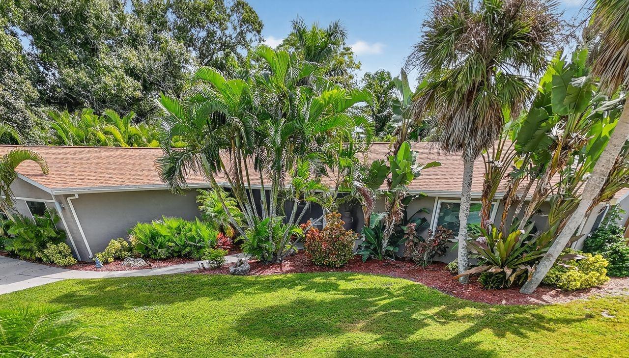 Single Family Residence in SARASOTA, FL - Daniel Dourado